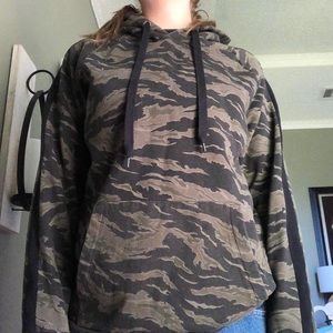 no boundaries camo and black large hoodie